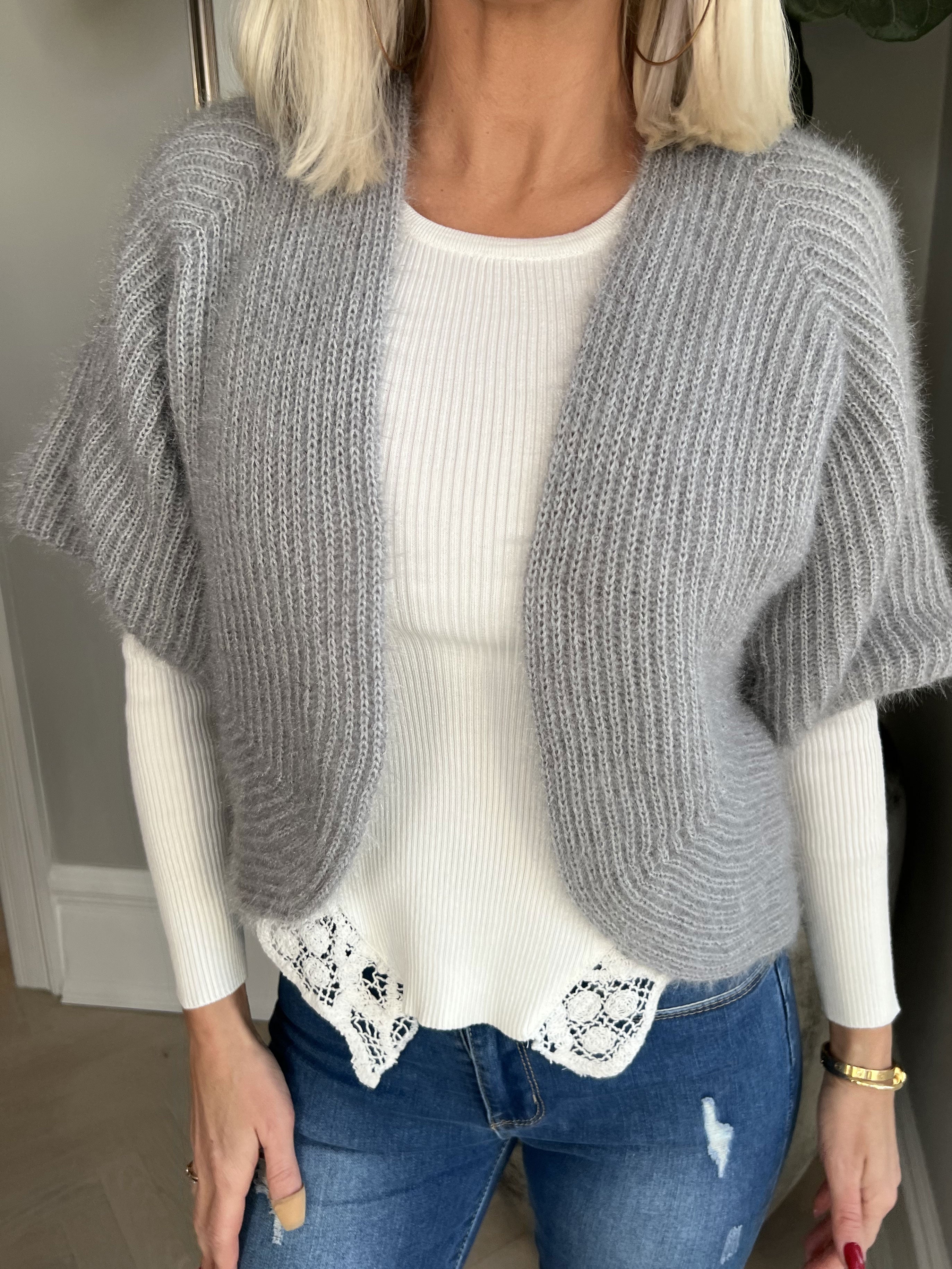 Franca - Sød fluffy bolero i strik